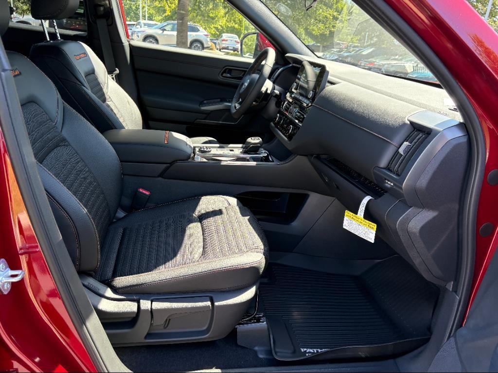 new 2025 Nissan Pathfinder car, priced at $39,584
