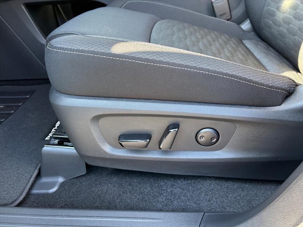 new 2025 Nissan Pathfinder car, priced at $36,978