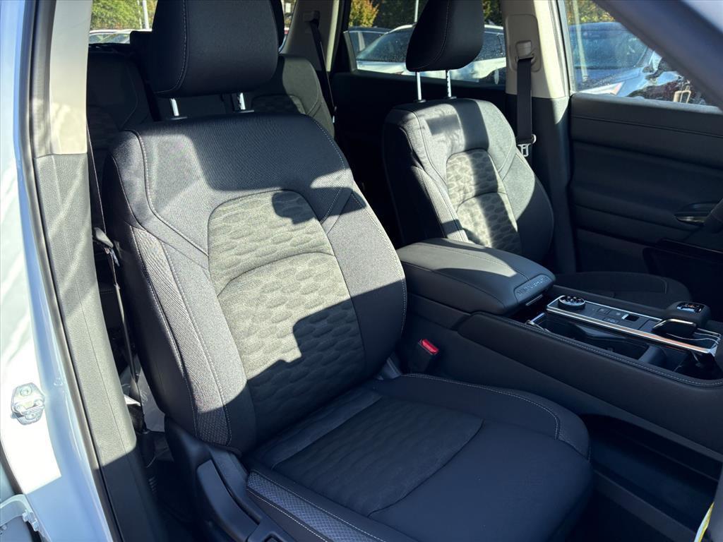 new 2025 Nissan Pathfinder car, priced at $36,978
