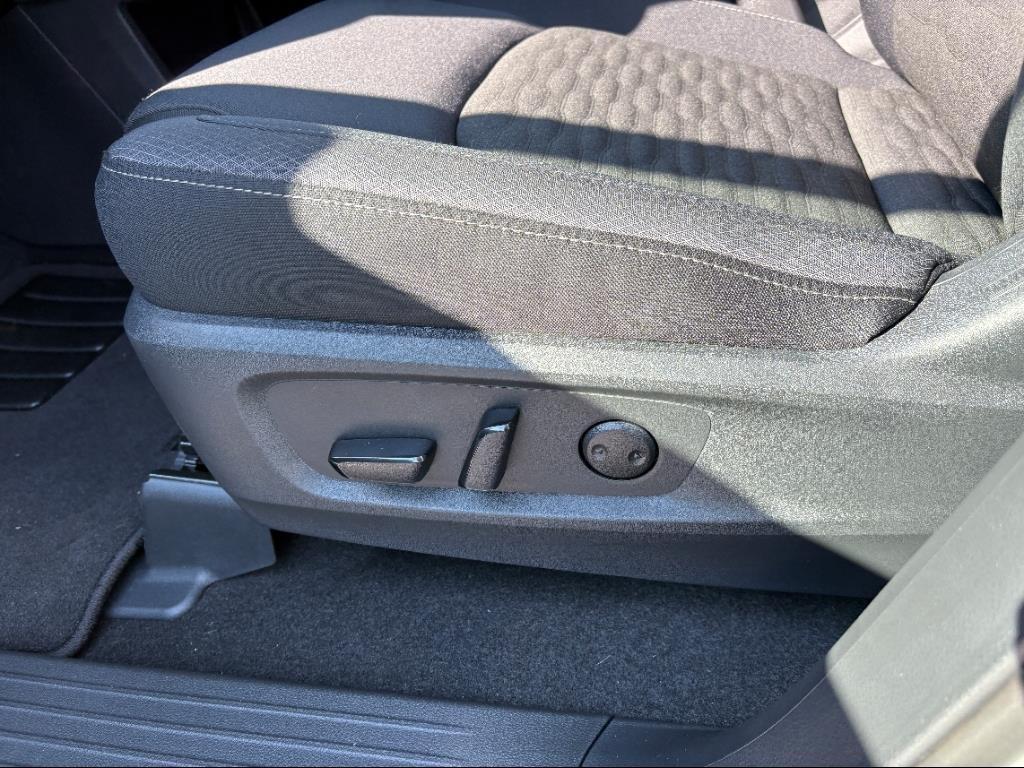 new 2025 Nissan Pathfinder car, priced at $36,184