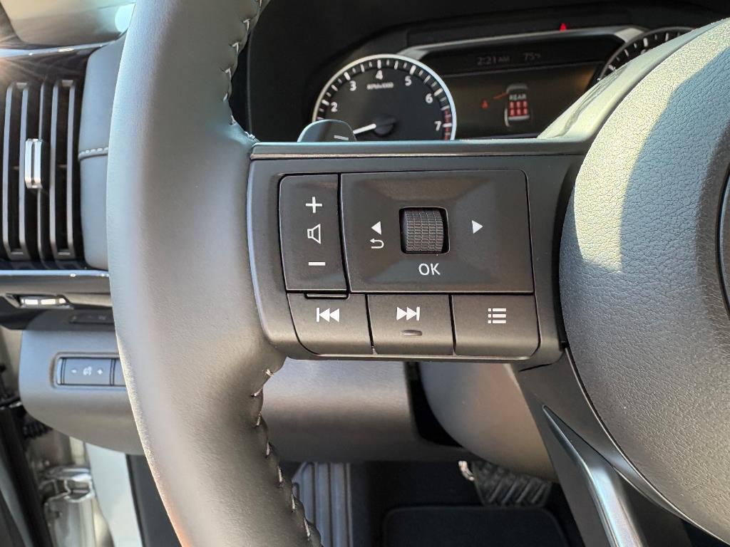 new 2025 Nissan Pathfinder car, priced at $36,184