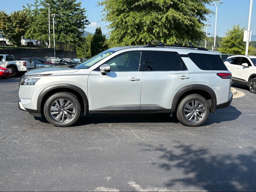 new 2025 Nissan Pathfinder car, priced at $36,184