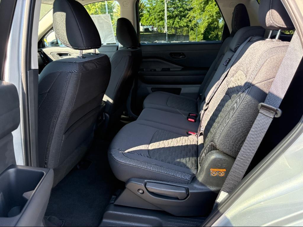 new 2025 Nissan Pathfinder car, priced at $36,184