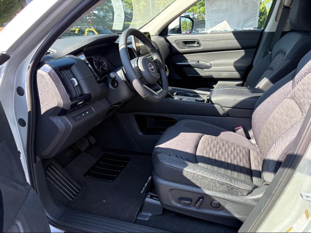 new 2025 Nissan Pathfinder car, priced at $36,184