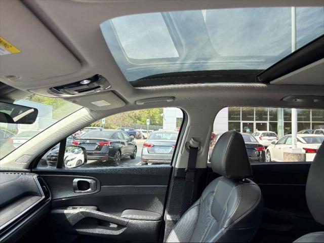 used 2024 Kia Sorento car, priced at $35,184