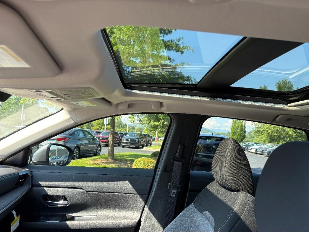 new 2025 Nissan Kicks car, priced at $28,344