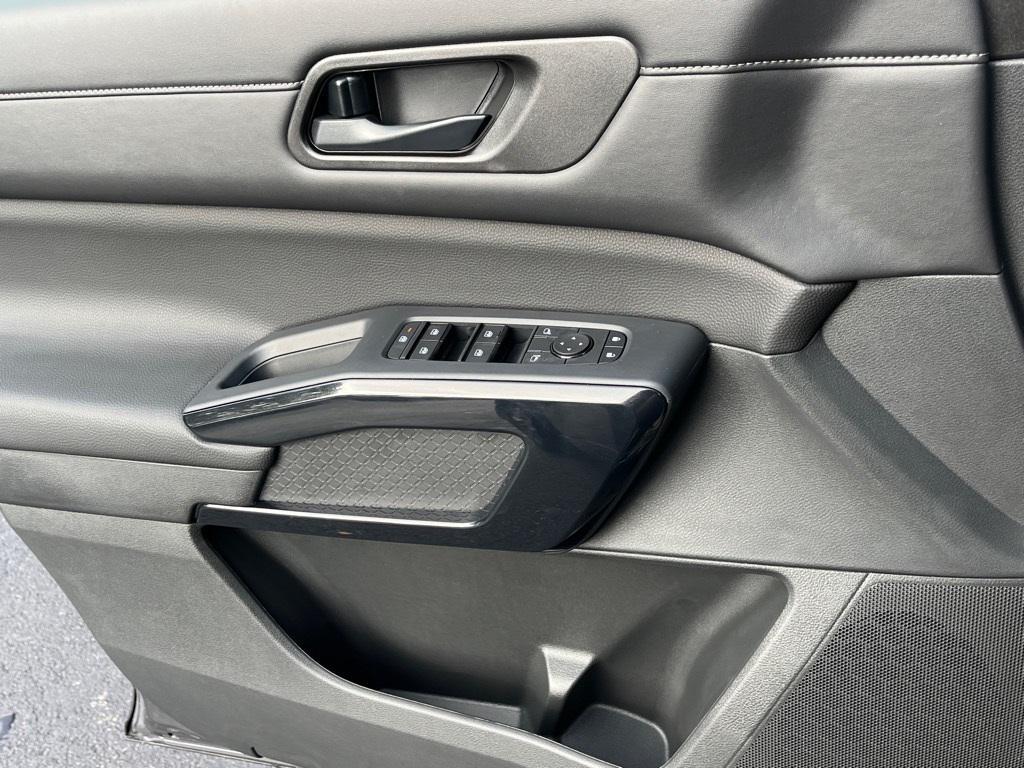 new 2025 Nissan Pathfinder car, priced at $43,370