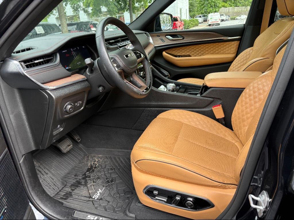 used 2023 Jeep Grand Cherokee car, priced at $39,980