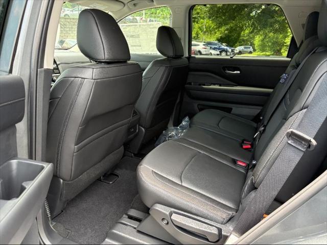 new 2025 Nissan Pathfinder car, priced at $43,912