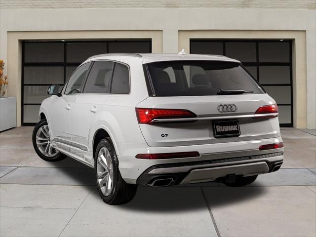 new 2025 Audi Q7 car, priced at $75,510