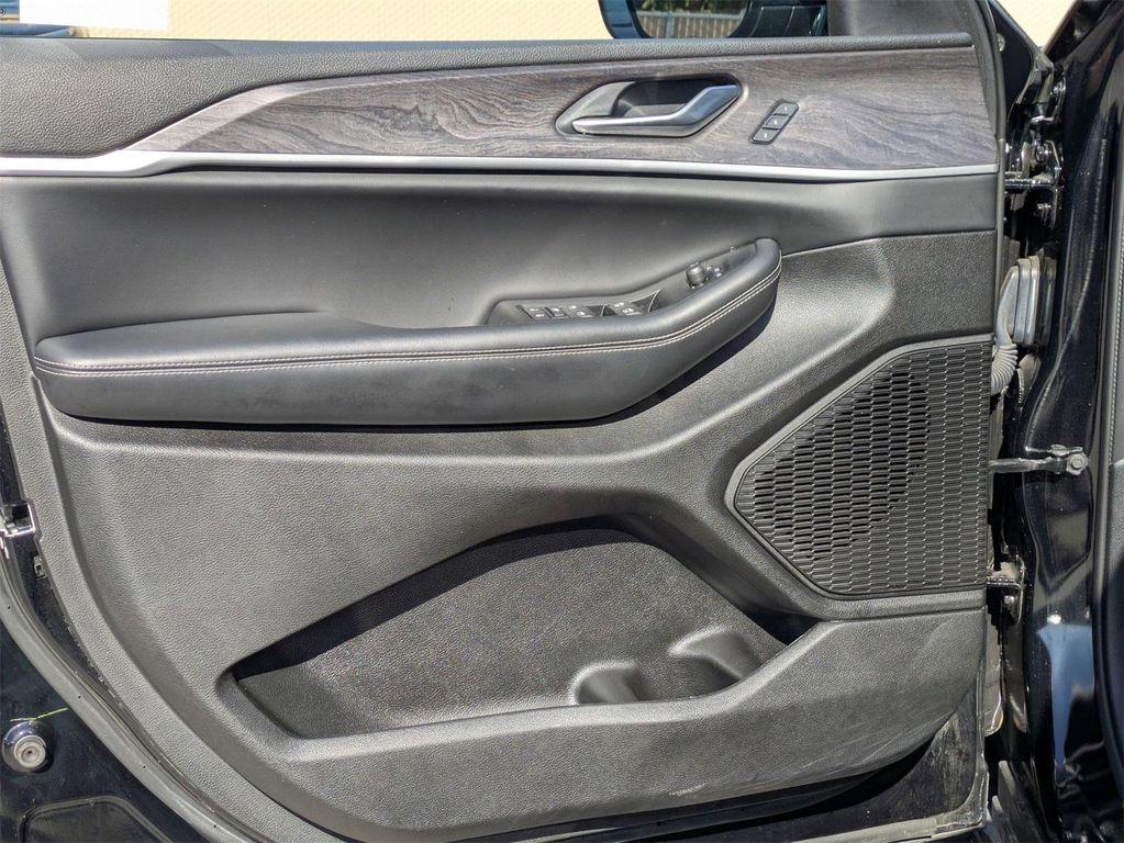used 2023 Jeep Grand Cherokee car, priced at $28,950