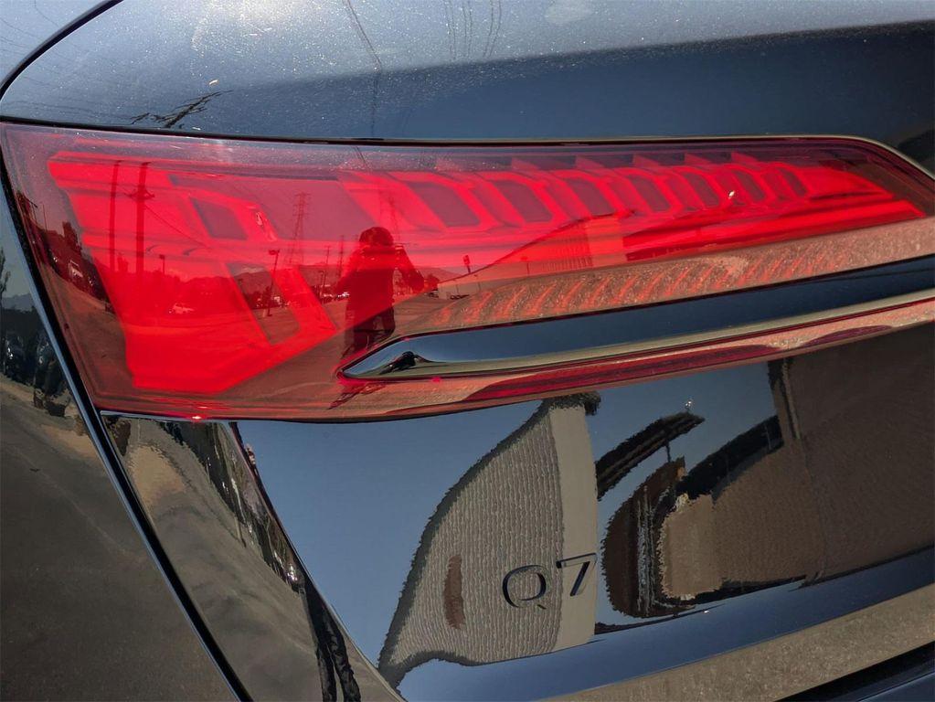 new 2025 Audi Q7 car, priced at $69,060