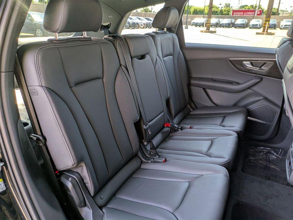 new 2025 Audi Q7 car, priced at $69,060