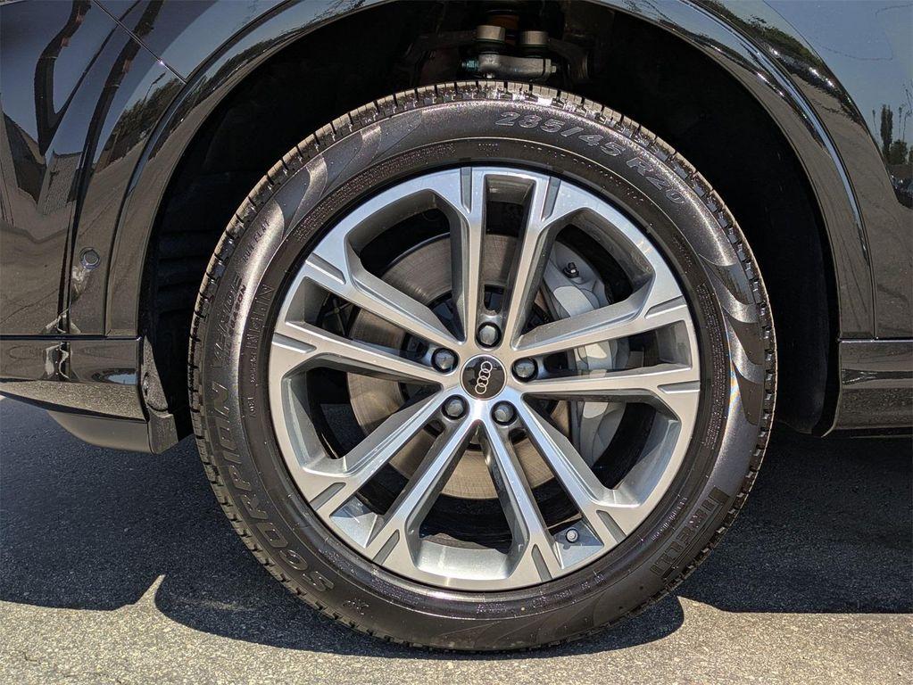 new 2025 Audi Q7 car, priced at $69,060