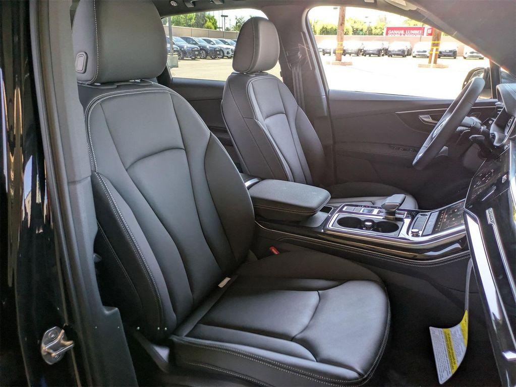 new 2025 Audi Q7 car, priced at $69,060