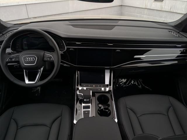 new 2025 Audi Q7 car, priced at $73,060