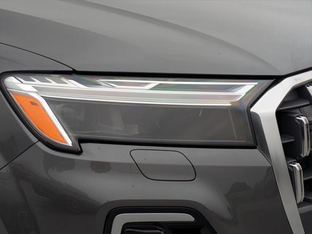 new 2025 Audi Q7 car, priced at $75,270