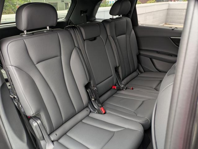 new 2025 Audi Q7 car, priced at $75,270