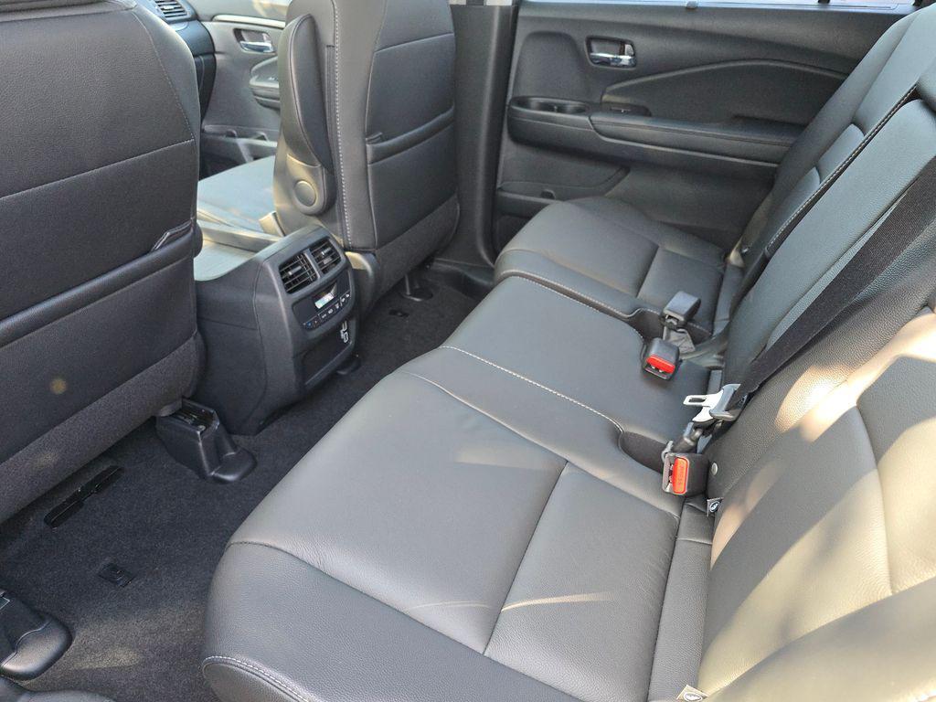 used 2022 Honda Pilot car, priced at $33,988