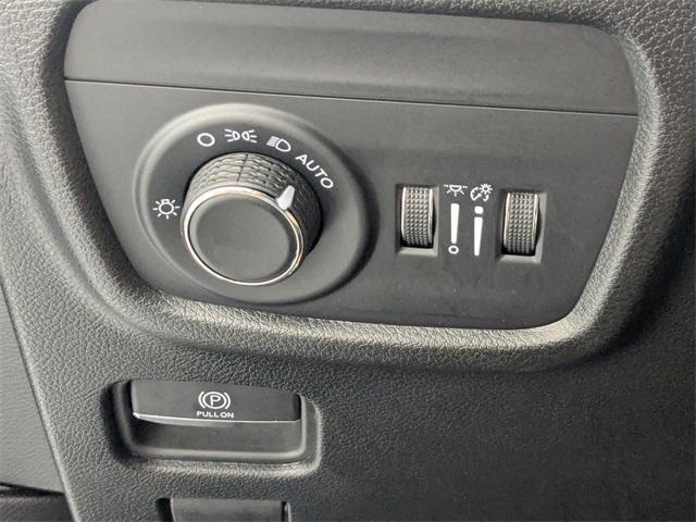 used 2025 Jeep Grand Cherokee car, priced at $37,722