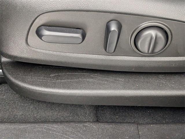 used 2022 Chevrolet Equinox car, priced at $19,147