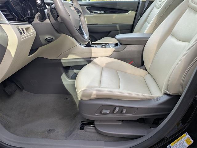 used 2025 Cadillac XT6 car, priced at $42,099