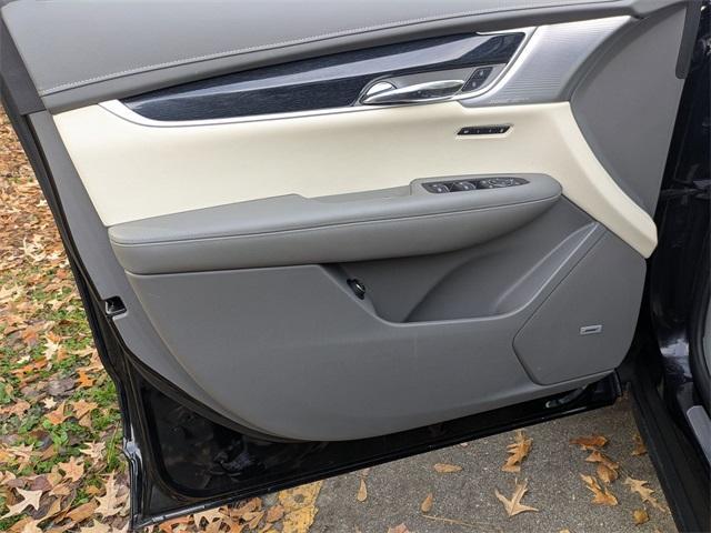 used 2025 Cadillac XT6 car, priced at $42,099