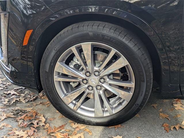 used 2025 Cadillac XT6 car, priced at $42,099
