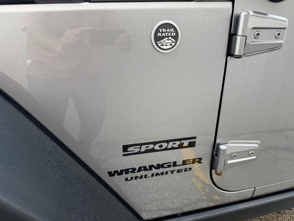 used 2013 Jeep Wrangler Unlimited car, priced at $11,999