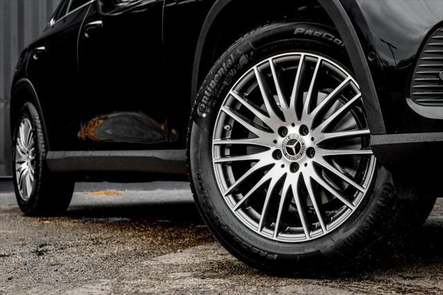 new 2025 Mercedes-Benz GLC 300 car, priced at $60,860