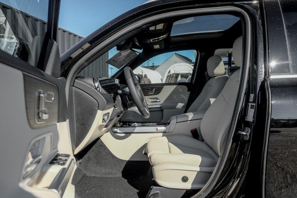 new 2025 Mercedes-Benz GLB 250 car, priced at $52,755