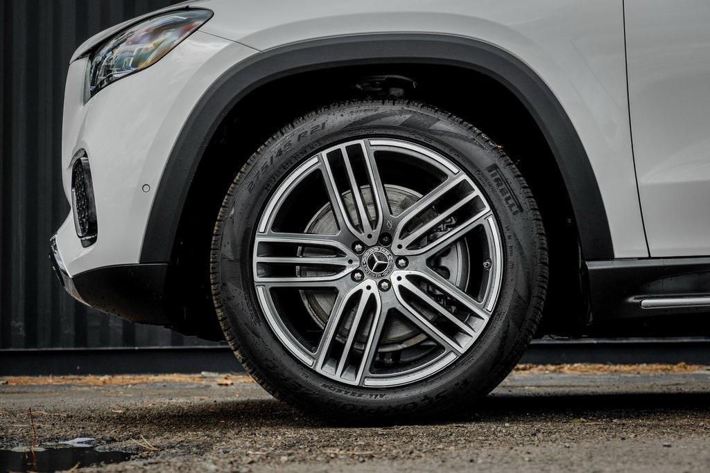 new 2026 Mercedes-Benz GLS 450 car, priced at $93,255