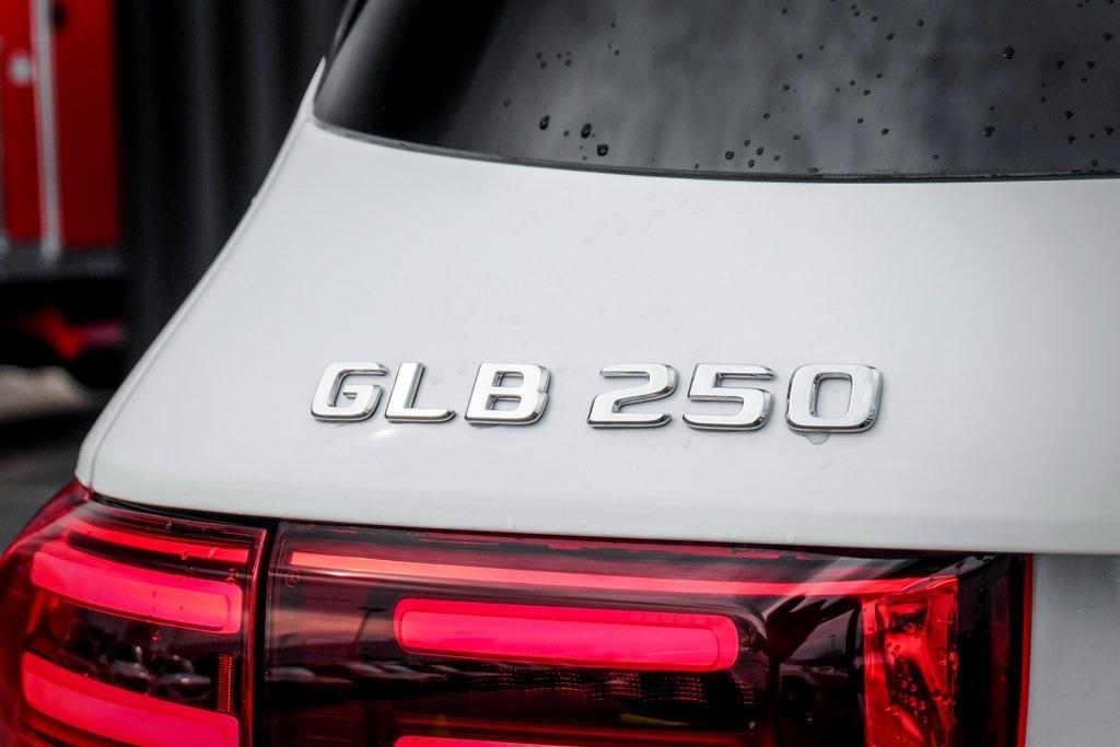 new 2024 Mercedes-Benz GLB 250 car, priced at $52,500
