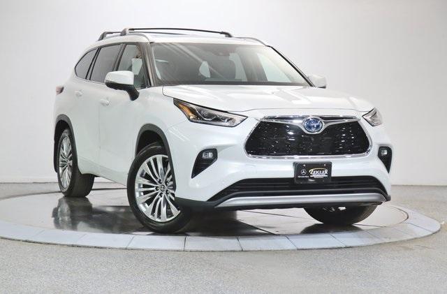 used 2024 Toyota Highlander Hybrid car, priced at $55,999