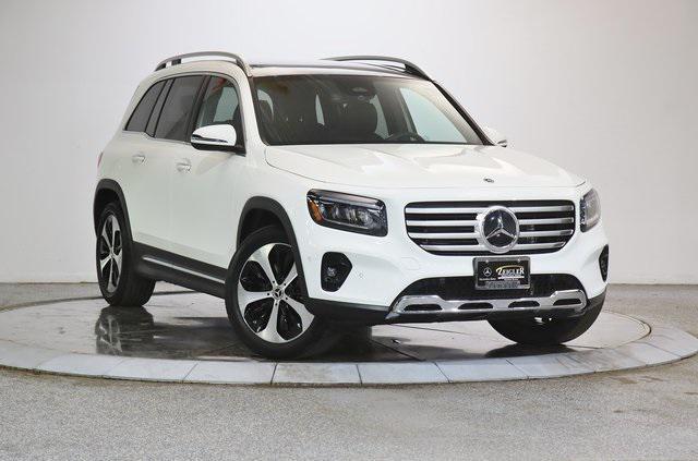 new 2024 Mercedes-Benz GLB 250 car, priced at $43,999