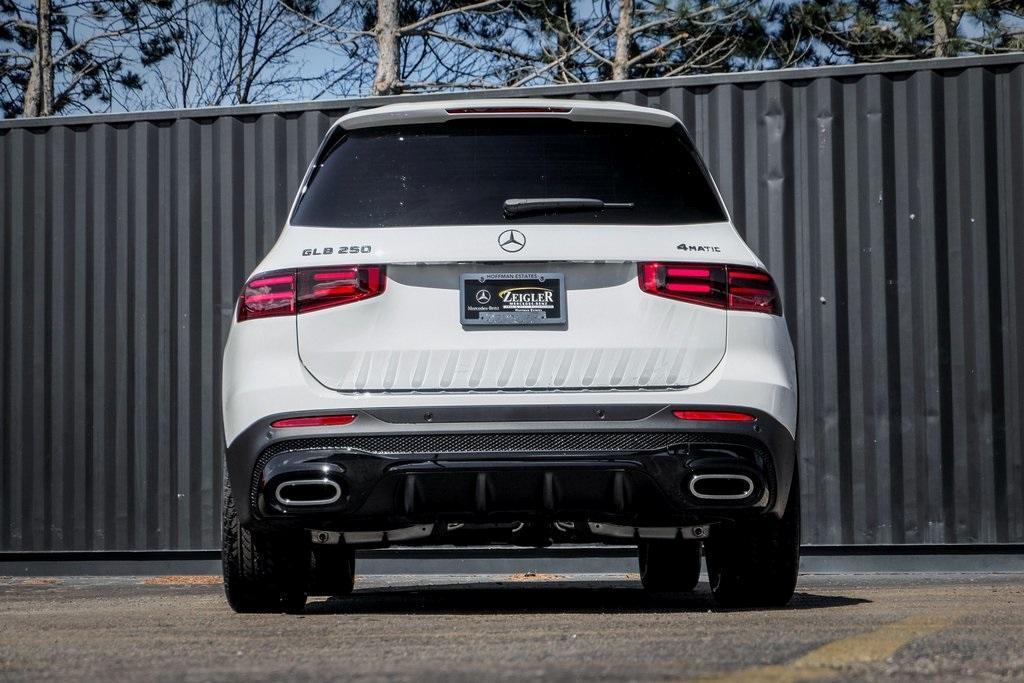 new 2024 Mercedes-Benz GLB 250 car, priced at $54,025