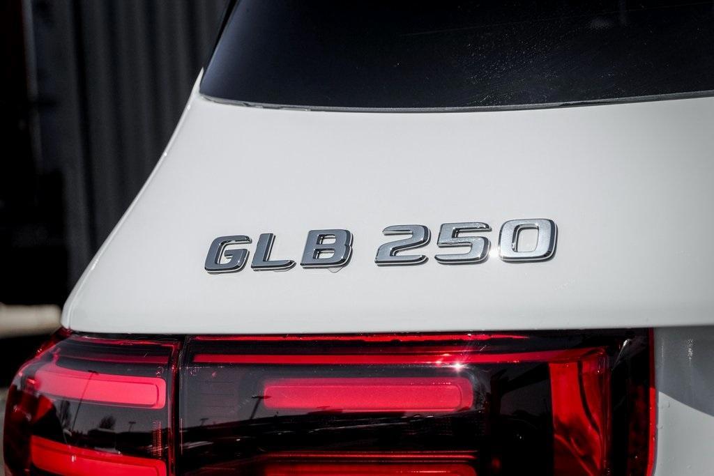 new 2024 Mercedes-Benz GLB 250 car, priced at $54,325