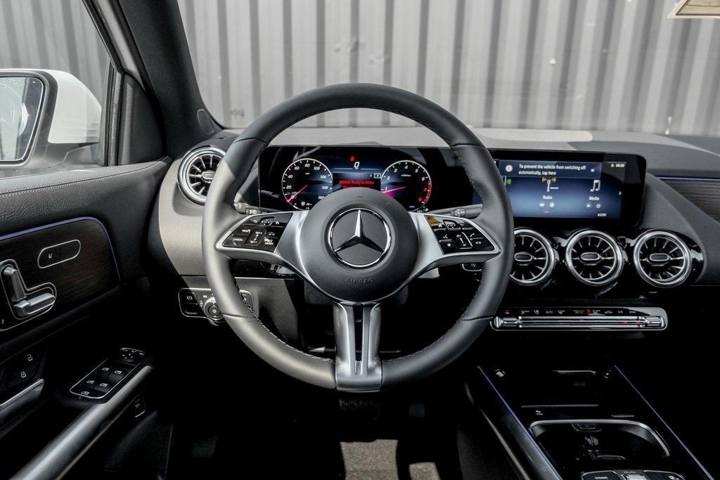 new 2025 Mercedes-Benz GLA 250 car, priced at $49,685