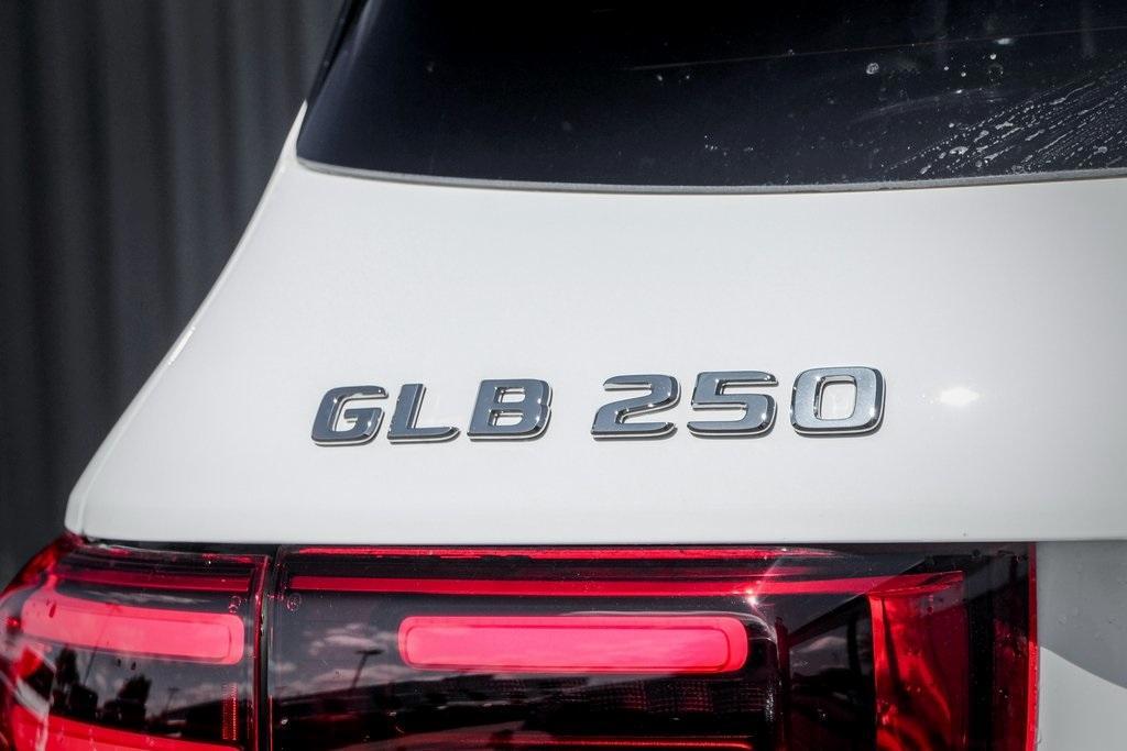 new 2024 Mercedes-Benz GLB 250 car, priced at $54,025