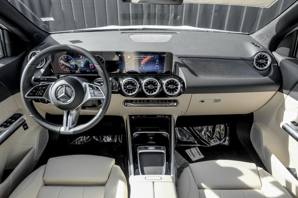 new 2024 Mercedes-Benz GLA 250 car, priced at $48,555