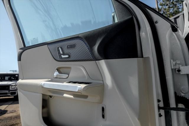 new 2025 Mercedes-Benz GLB 250 car, priced at $51,095