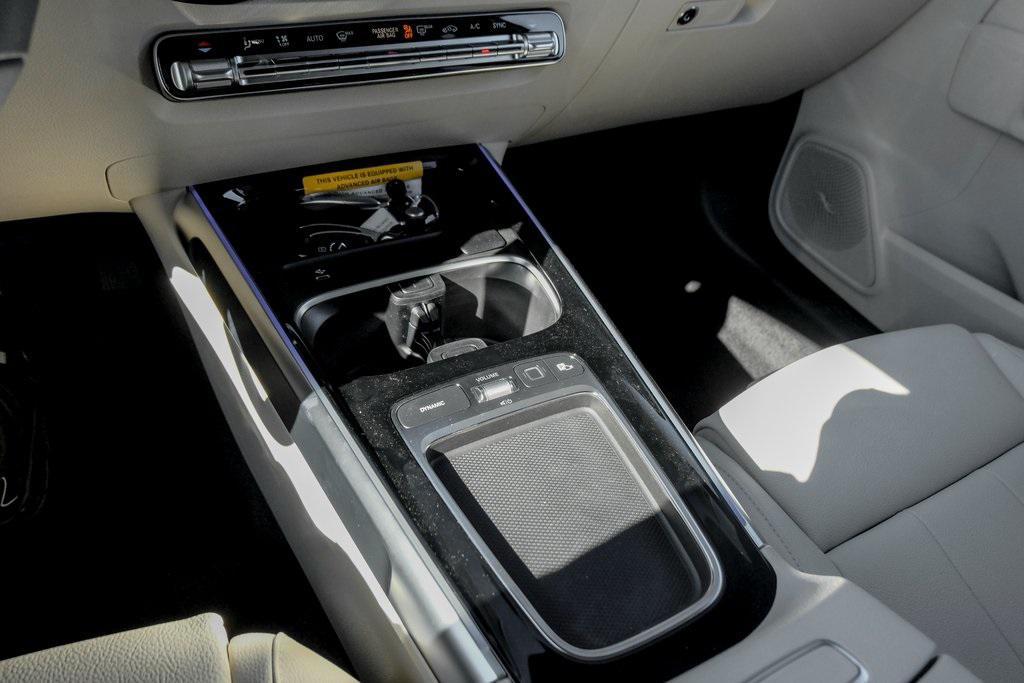 new 2025 Mercedes-Benz GLB 250 car, priced at $51,095