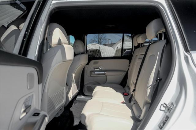 new 2025 Mercedes-Benz GLB 250 car, priced at $51,095