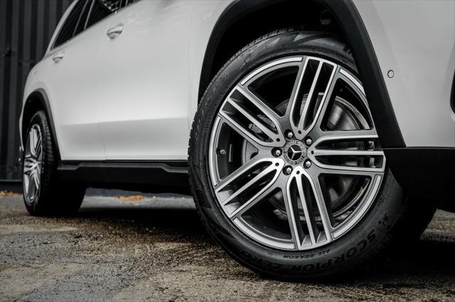 new 2025 Mercedes-Benz GLS 450 car, priced at $90,980
