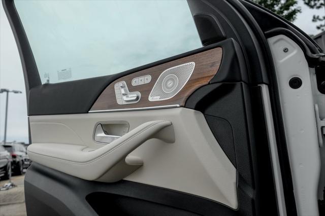 new 2025 Mercedes-Benz GLS 450 car, priced at $90,980