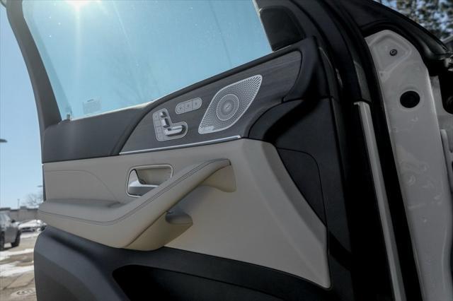 new 2025 Mercedes-Benz GLS 450 car, priced at $99,570