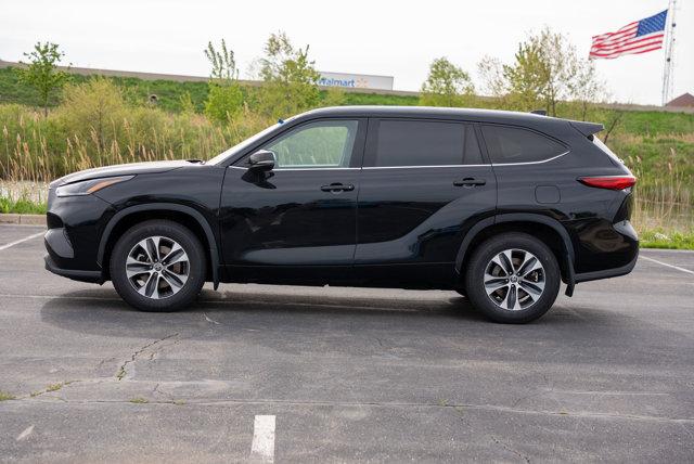 used 2021 Toyota Highlander car, priced at $34,890