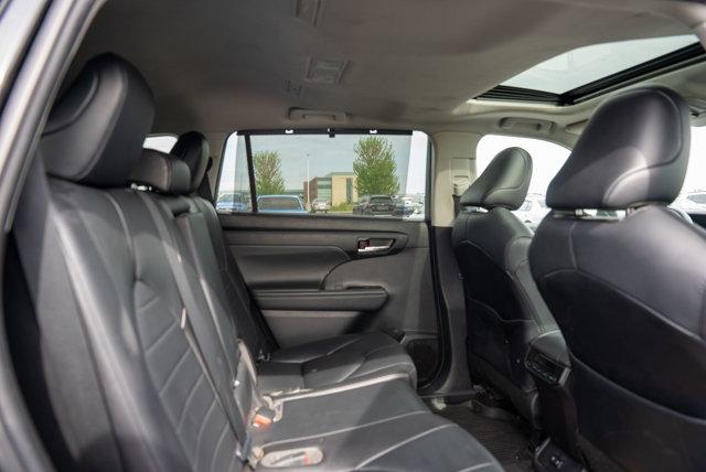 used 2021 Toyota Highlander car, priced at $34,890
