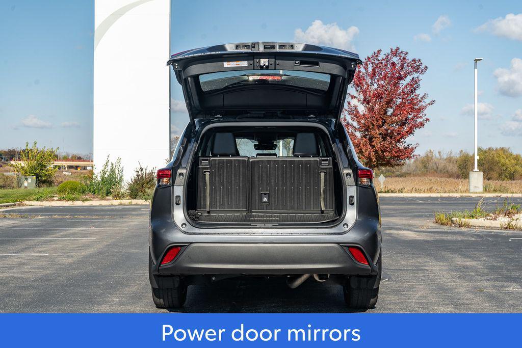 used 2023 Toyota Highlander car, priced at $36,714