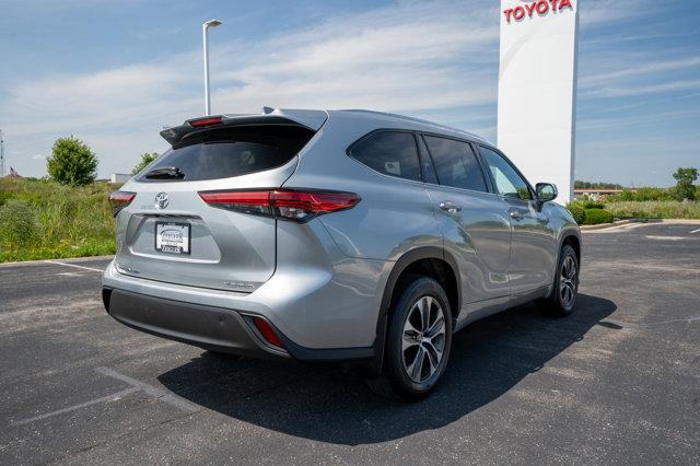 used 2020 Toyota Highlander car, priced at $29,779